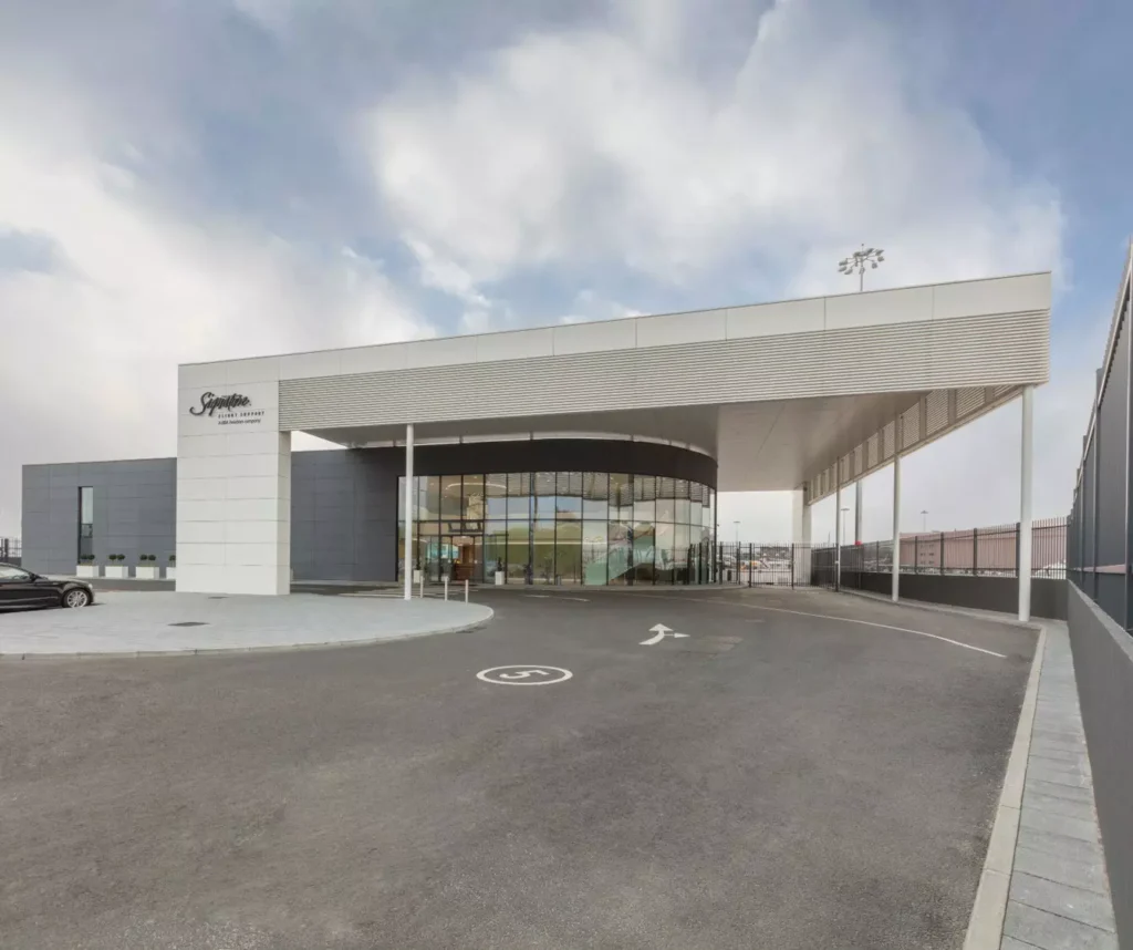 Signature-luton-fbo-1webp | X Chauffeurs | X Chauffeurs
